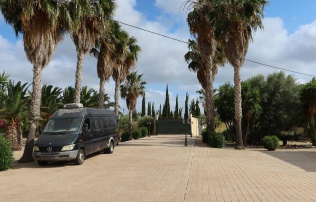 Resale - Villa - Orihuela