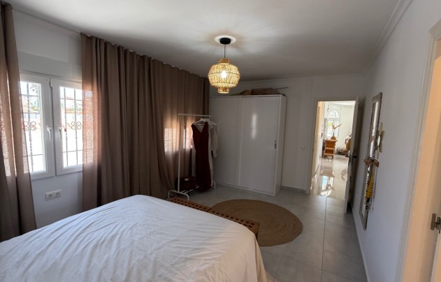 Resale - Villa - Torrevieja - Costa Blanca Sur