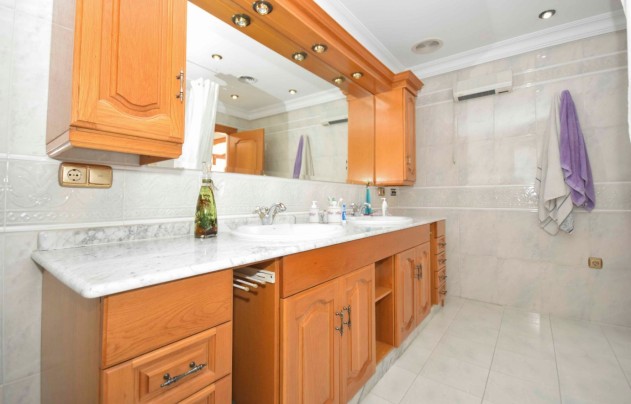 Resale - Villa - Orihuela