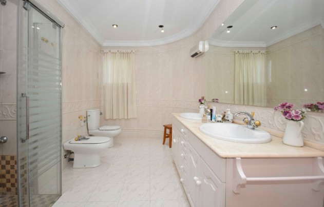 Resale - Villa - Orihuela