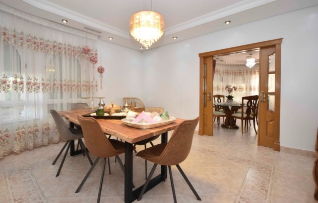 Resale - Villa - Orihuela