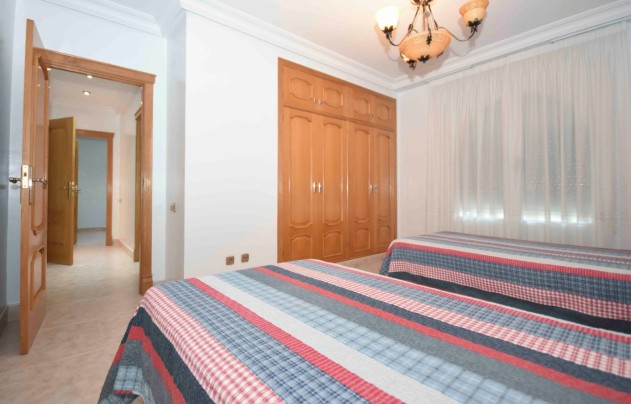 Resale - Villa - Orihuela