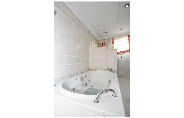 Resale - Villa - Orihuela