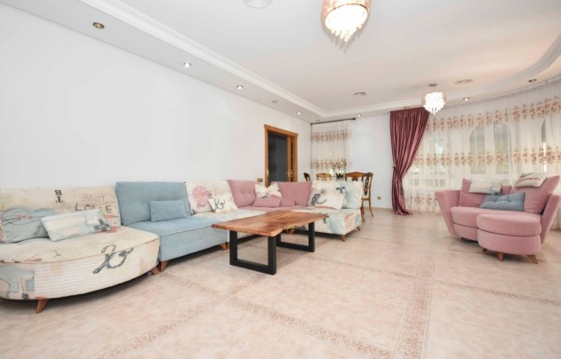 Resale - Villa - Orihuela