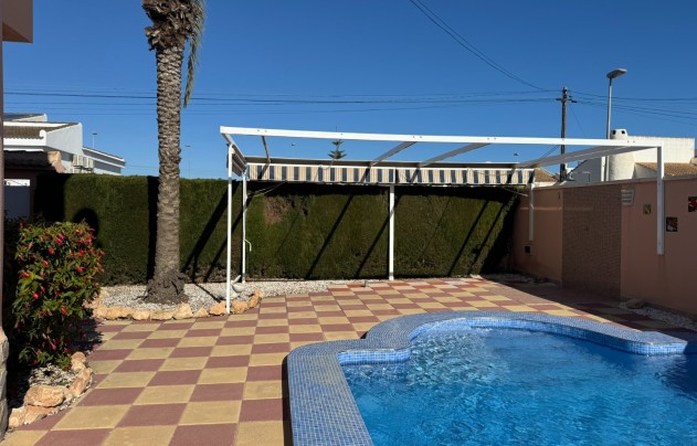 Resale - Villa - Mil Palmeras