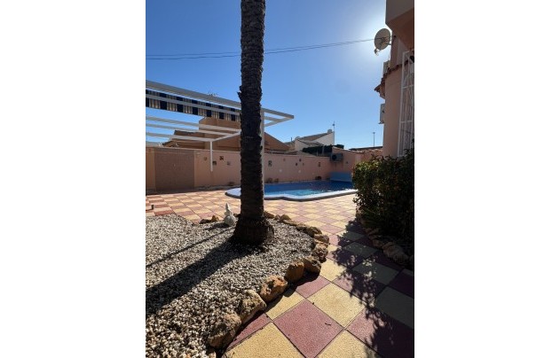 Resale - Villa - Mil Palmeras