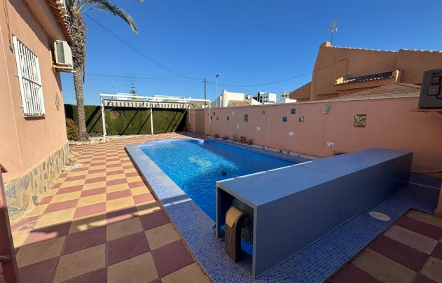 Resale - Villa - Mil Palmeras