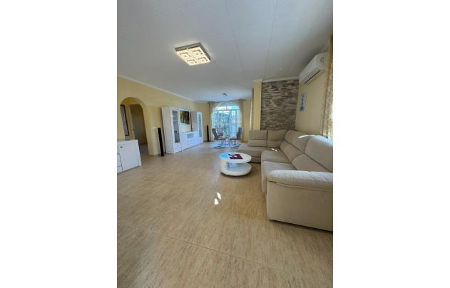 Resale - Villa - Mil Palmeras