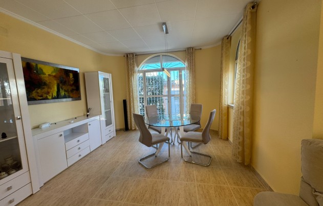 Resale - Villa - Mil Palmeras