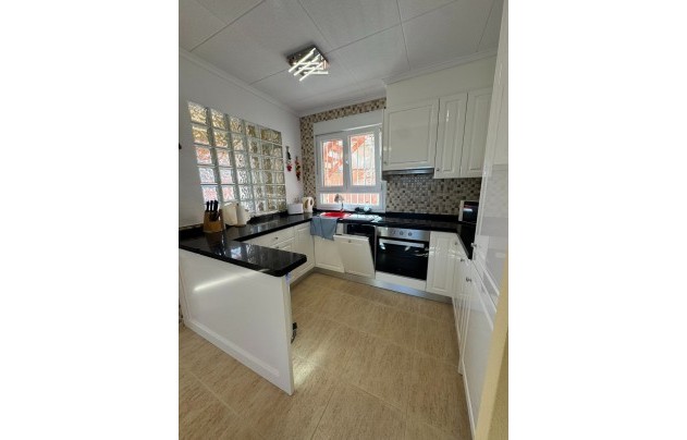 Resale - Villa - Mil Palmeras