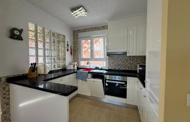 Resale - Villa - Mil Palmeras