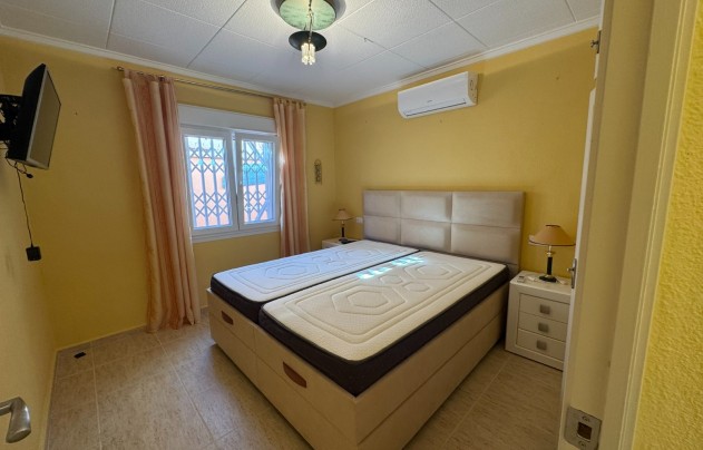 Resale - Villa - Mil Palmeras