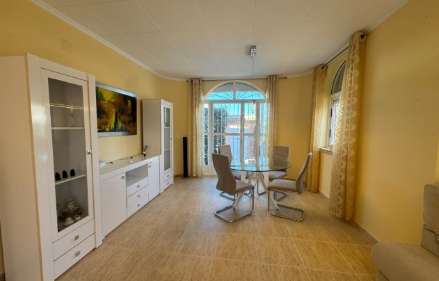 Resale - Villa - Mil Palmeras