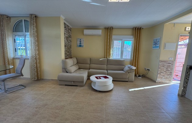 Resale - Villa - Mil Palmeras