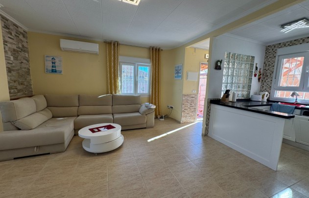 Resale - Villa - Mil Palmeras