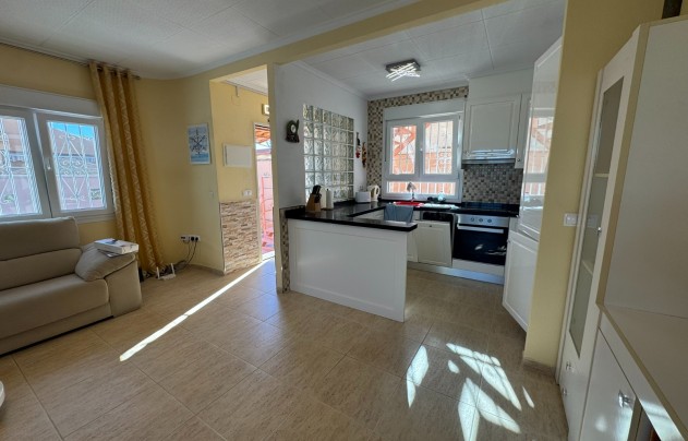 Resale - Villa - Mil Palmeras