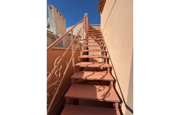 Resale - Villa - Mil Palmeras