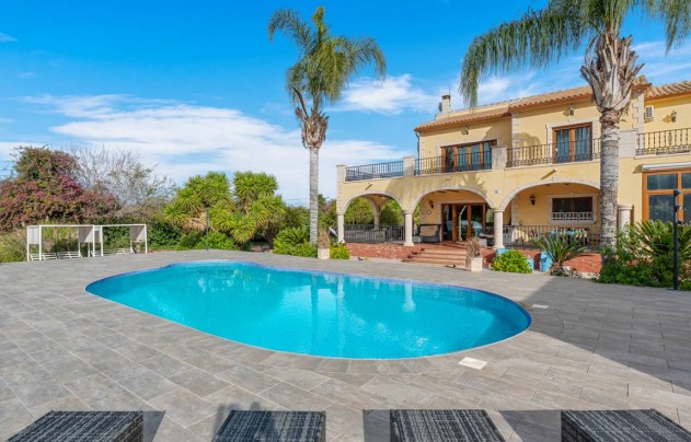 Resale - Villa - Orihuela