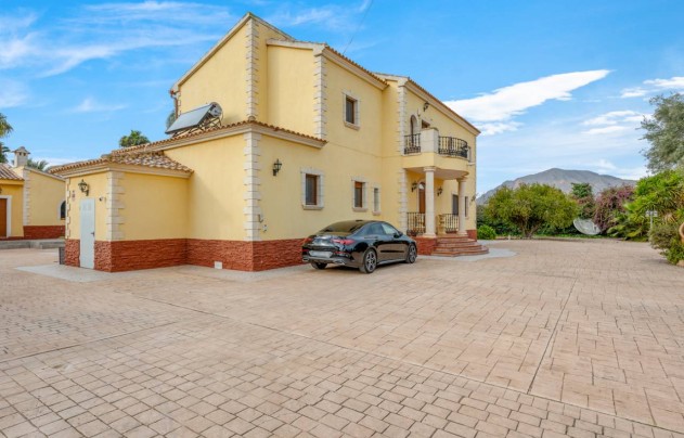 Resale - Villa - Orihuela