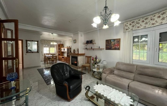 Resale - Villa - Los Alcazares