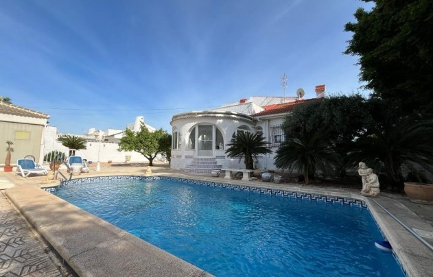 Resale - Villa - Los Alcazares