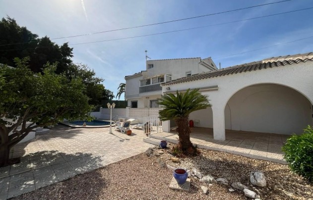 Resale - Villa - Los Alcazares