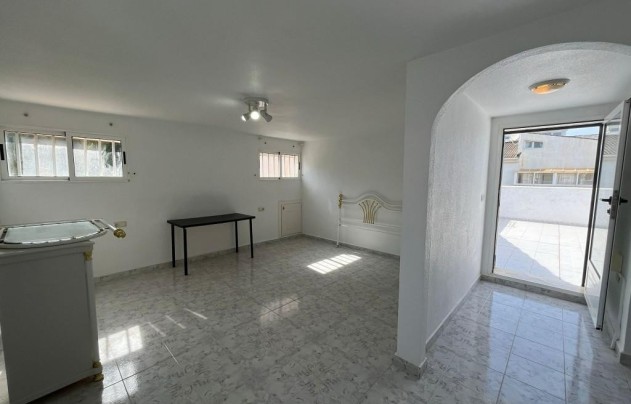 Resale - Villa - Los Alcazares