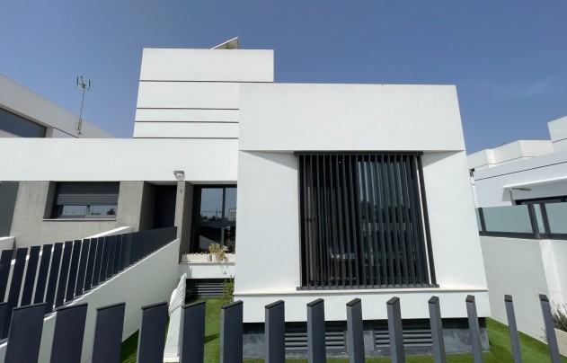 Resale - House - Dolores - Alicante