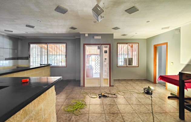 Resale - Commercial - Torrevieja - La Siesta - El Chaparral - San Luis