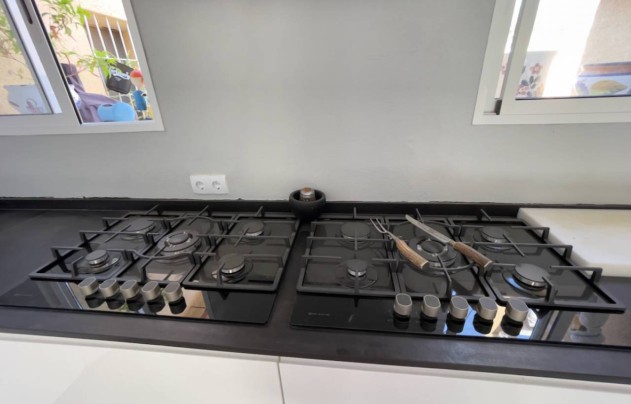 Resale - Villa - Los Montesinos