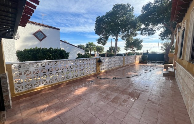 Resale - Villa - Orihuela Costa - Punta Prima
