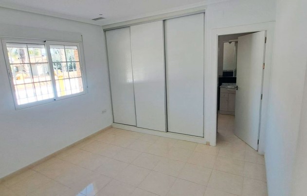 Resale - Villa - Catral