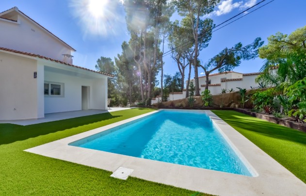 Resale - Villa - Altea