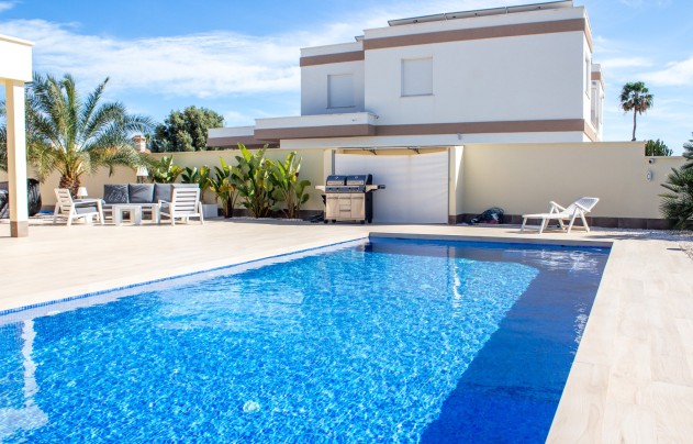 Resale - Villa - Torrevieja - La Siesta