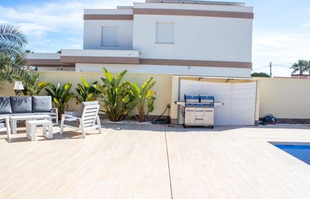 Resale - Villa - Torrevieja - La Siesta