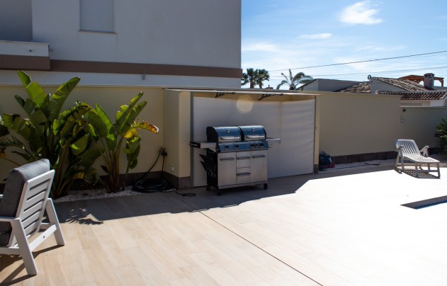 Resale - Villa - Torrevieja - La Siesta