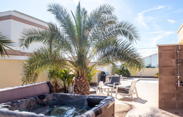 Resale - Villa - Torrevieja - La Siesta