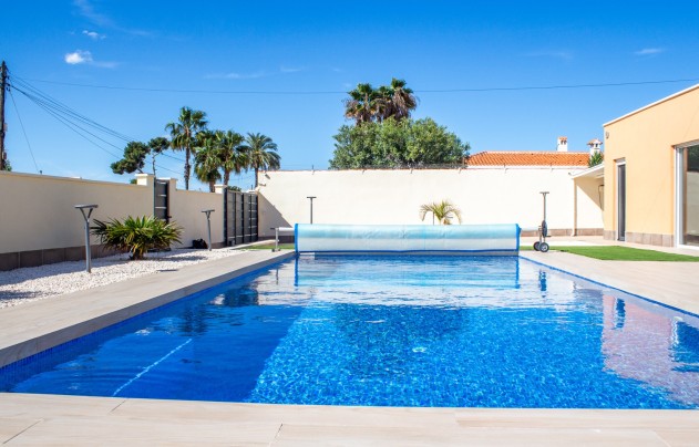 Resale - Villa - Torrevieja - La Siesta