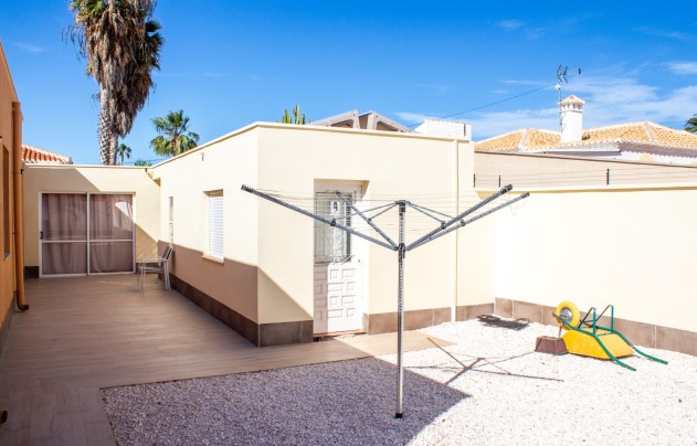 Resale - Villa - Torrevieja - La Siesta