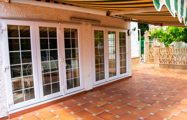 Resale - Villa - Orihuela Costa - MUY CERCA DE LA PLAYA