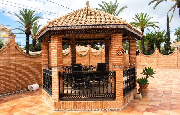 Resale - Villa - Orihuela Costa - MUY CERCA DE LA PLAYA