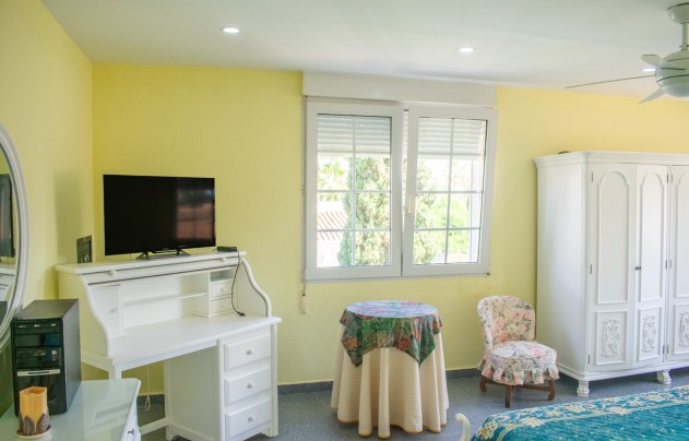 Resale - Villa - Orihuela Costa - MUY CERCA DE LA PLAYA