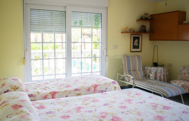 Resale - Villa - Orihuela Costa - MUY CERCA DE LA PLAYA