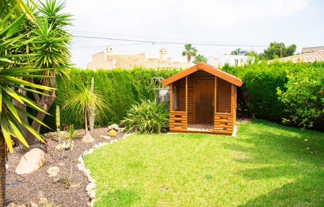 Reventa - Villa - Orihuela Costa - MUY CERCA DE LA PLAYA