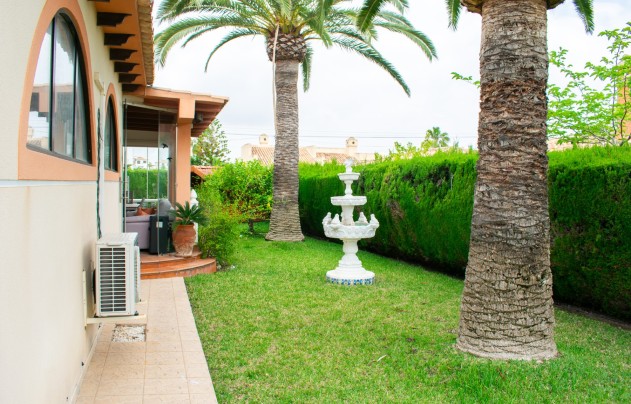 Reventa - Villa - Orihuela Costa - MUY CERCA DE LA PLAYA