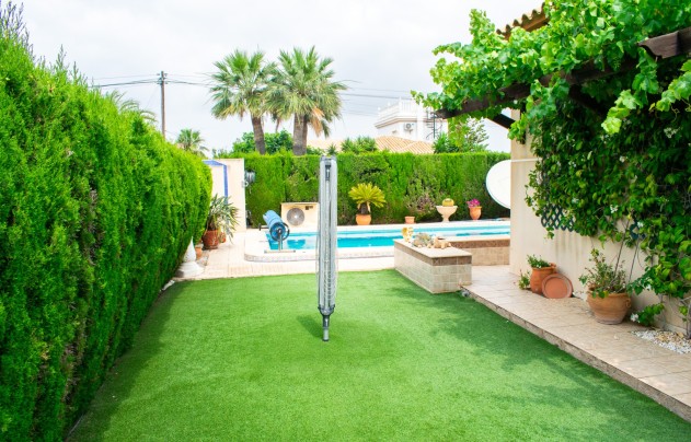 Reventa - Villa - Orihuela Costa - MUY CERCA DE LA PLAYA