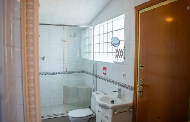 Reventa - Villa - Orihuela Costa - MUY CERCA DE LA PLAYA