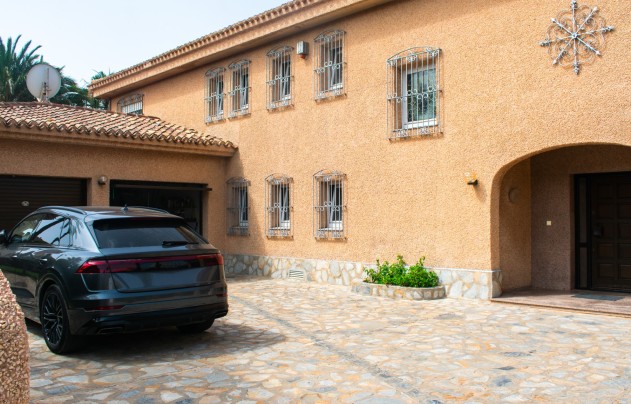 Resale - Villa - Cartagena - La Manga del Mar Menor