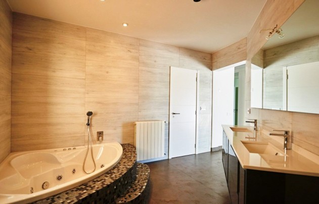 Resale - Villa - Altea