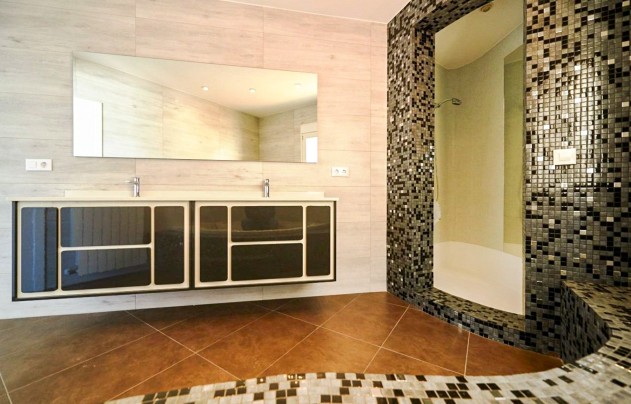 Resale - Villa - Altea